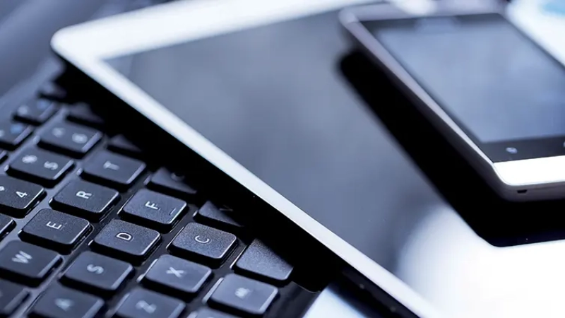Clavier, tablette et téléphone copie