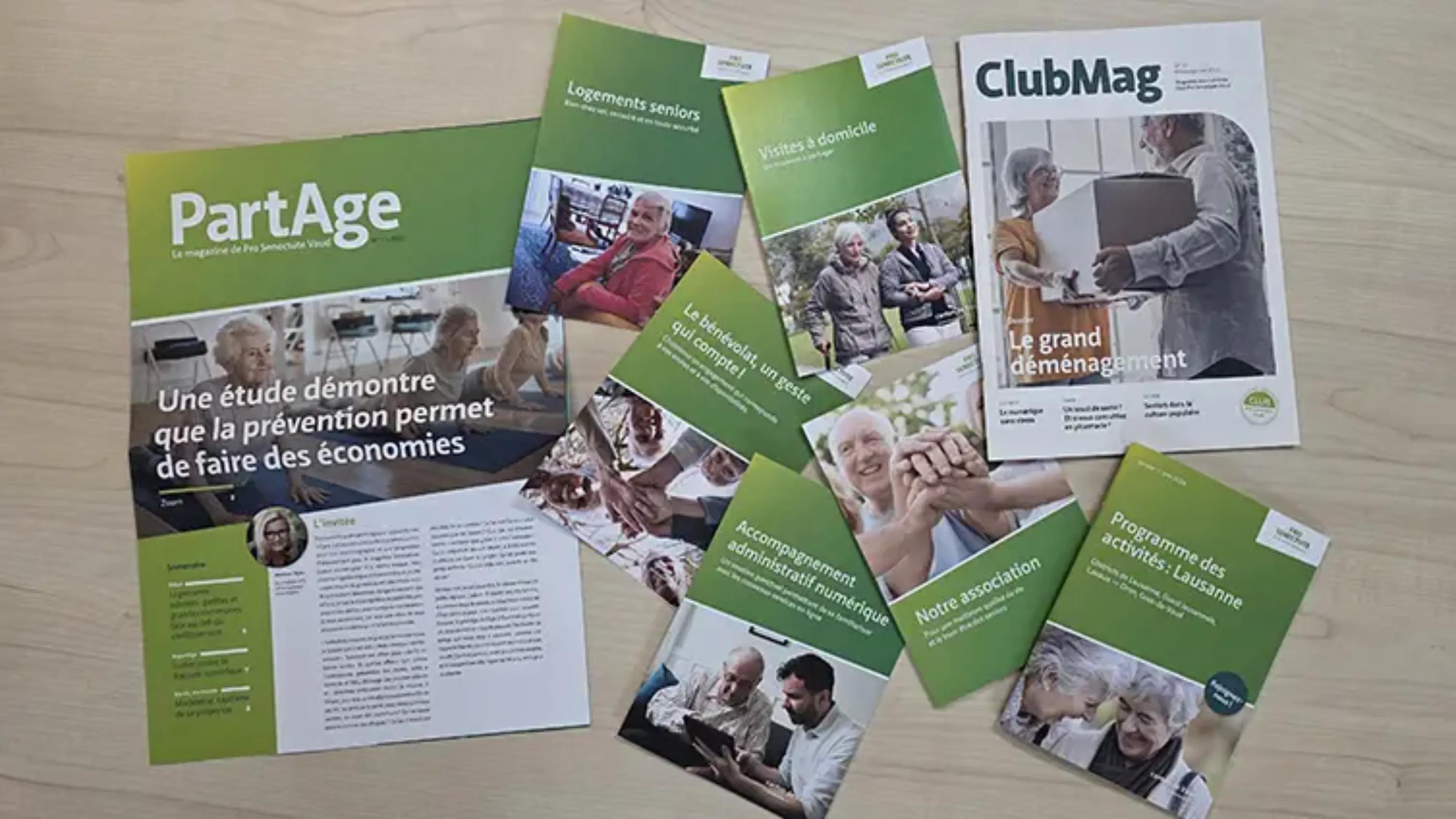 Photo de différentes publications de Pro Senectute Vaud